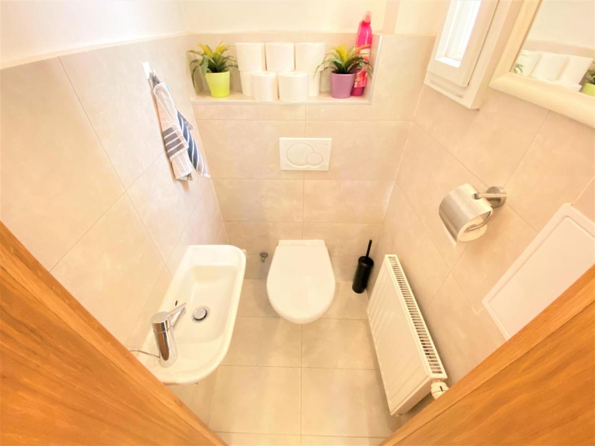 Black Eagle Apartments Прага Экстерьер фото