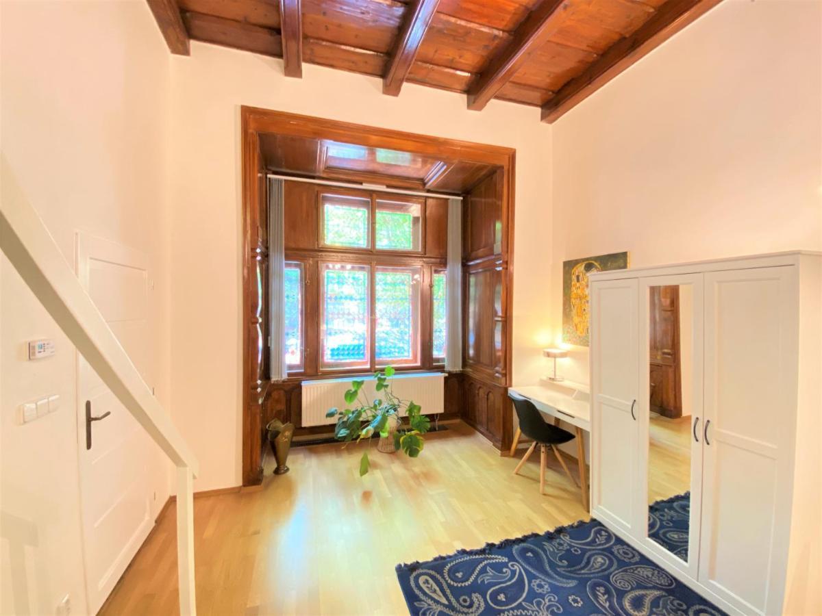 Black Eagle Apartments Прага Экстерьер фото