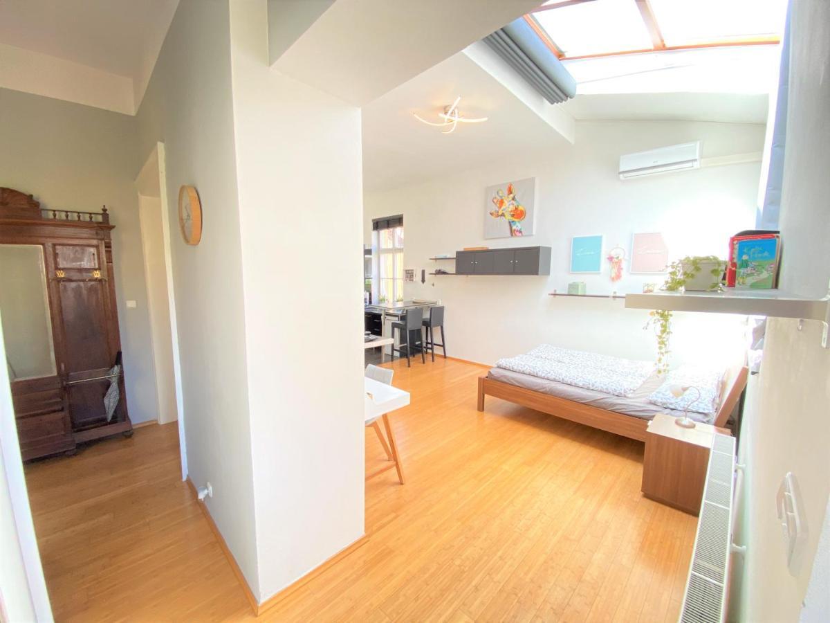 Black Eagle Apartments Прага Экстерьер фото