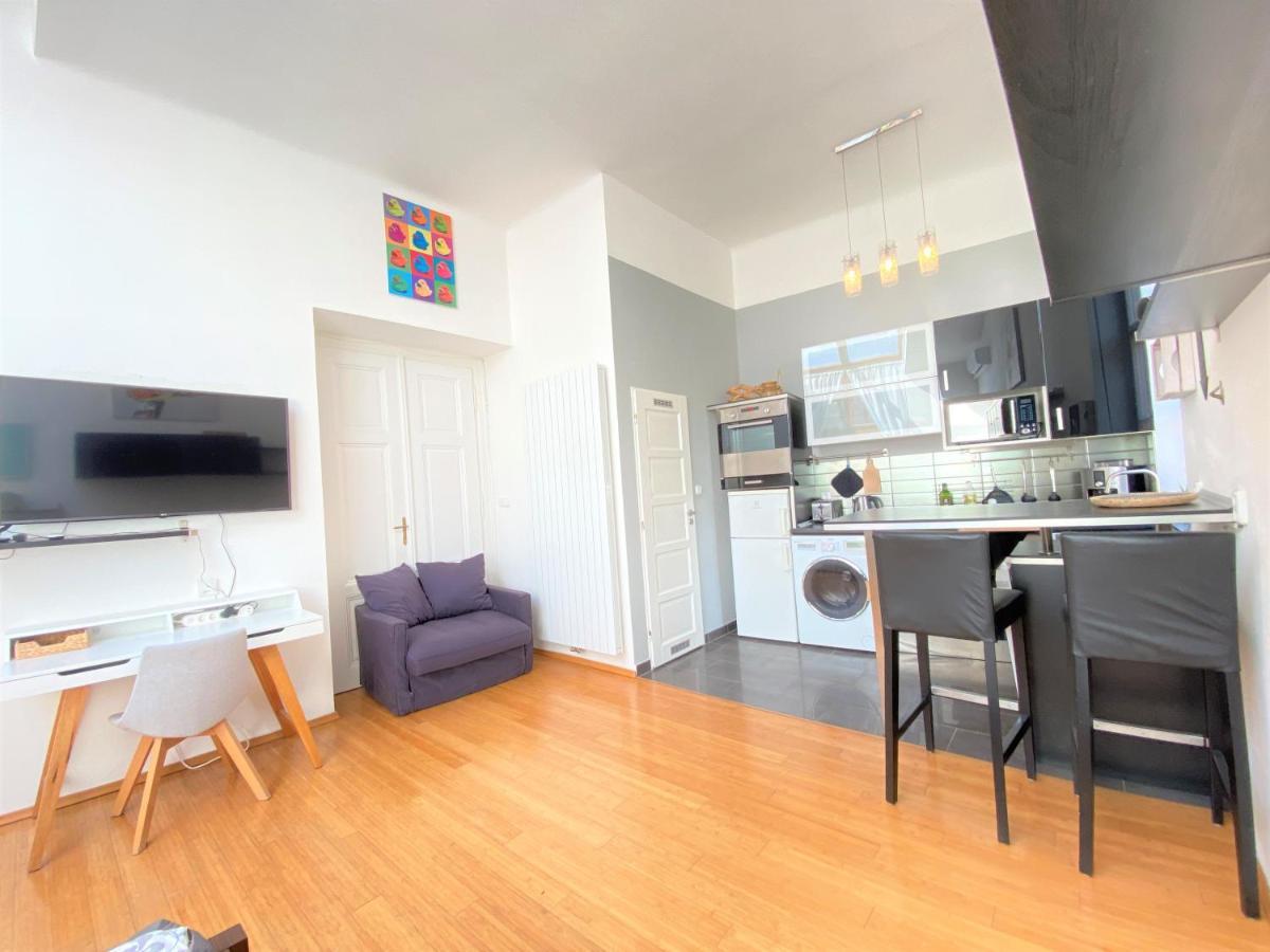Black Eagle Apartments Прага Экстерьер фото