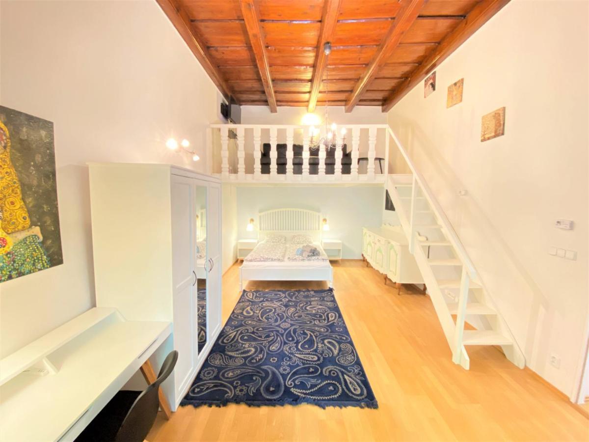 Black Eagle Apartments Прага Экстерьер фото