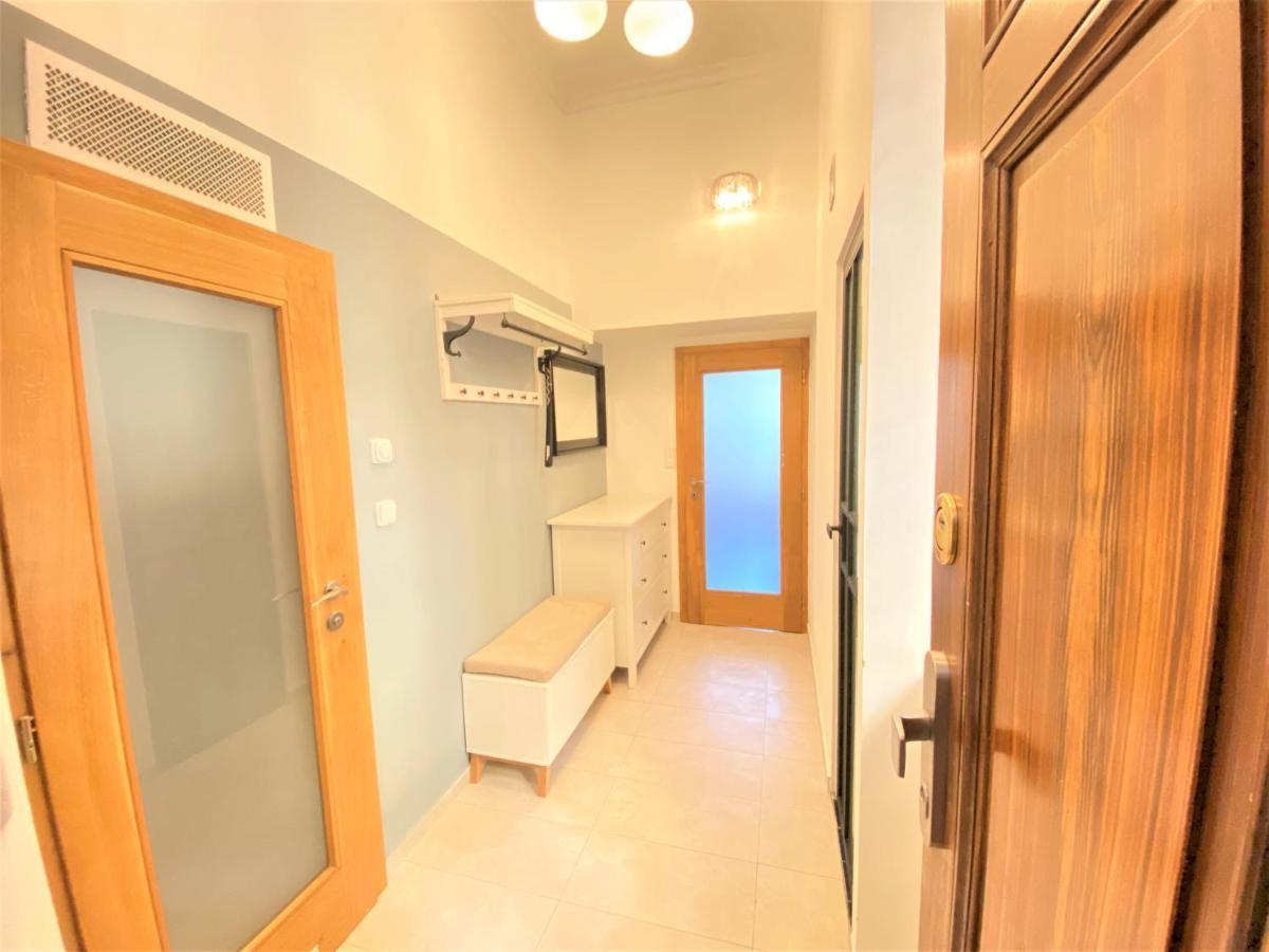 Black Eagle Apartments Прага Экстерьер фото