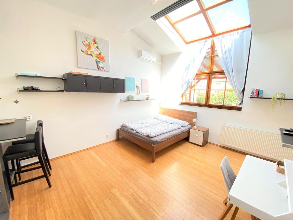 Black Eagle Apartments Прага Экстерьер фото