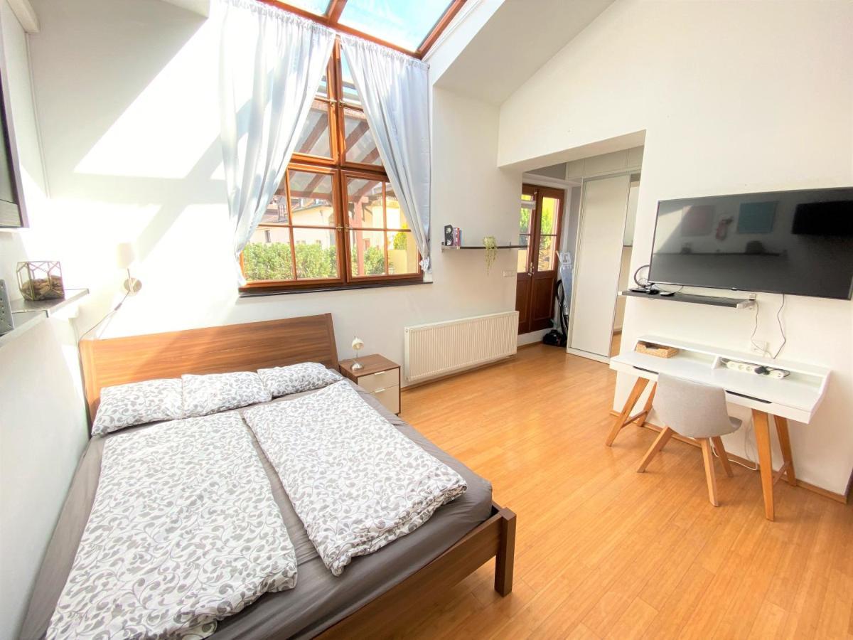Black Eagle Apartments Прага Экстерьер фото