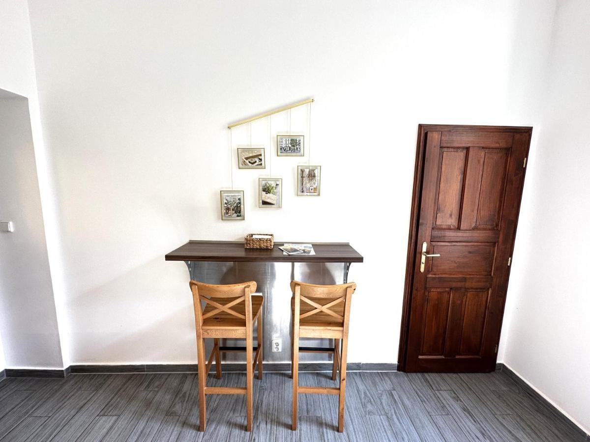 Black Eagle Apartments Прага Экстерьер фото
