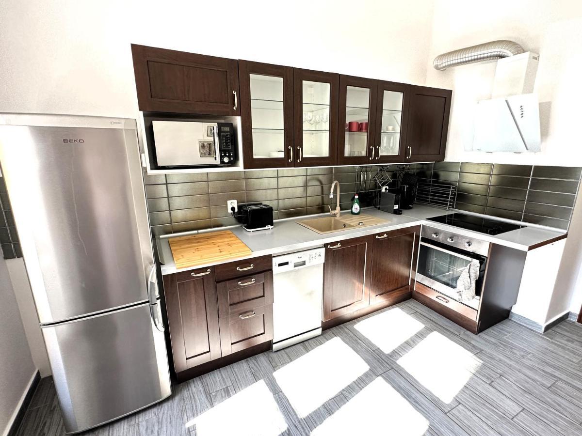 Black Eagle Apartments Прага Экстерьер фото