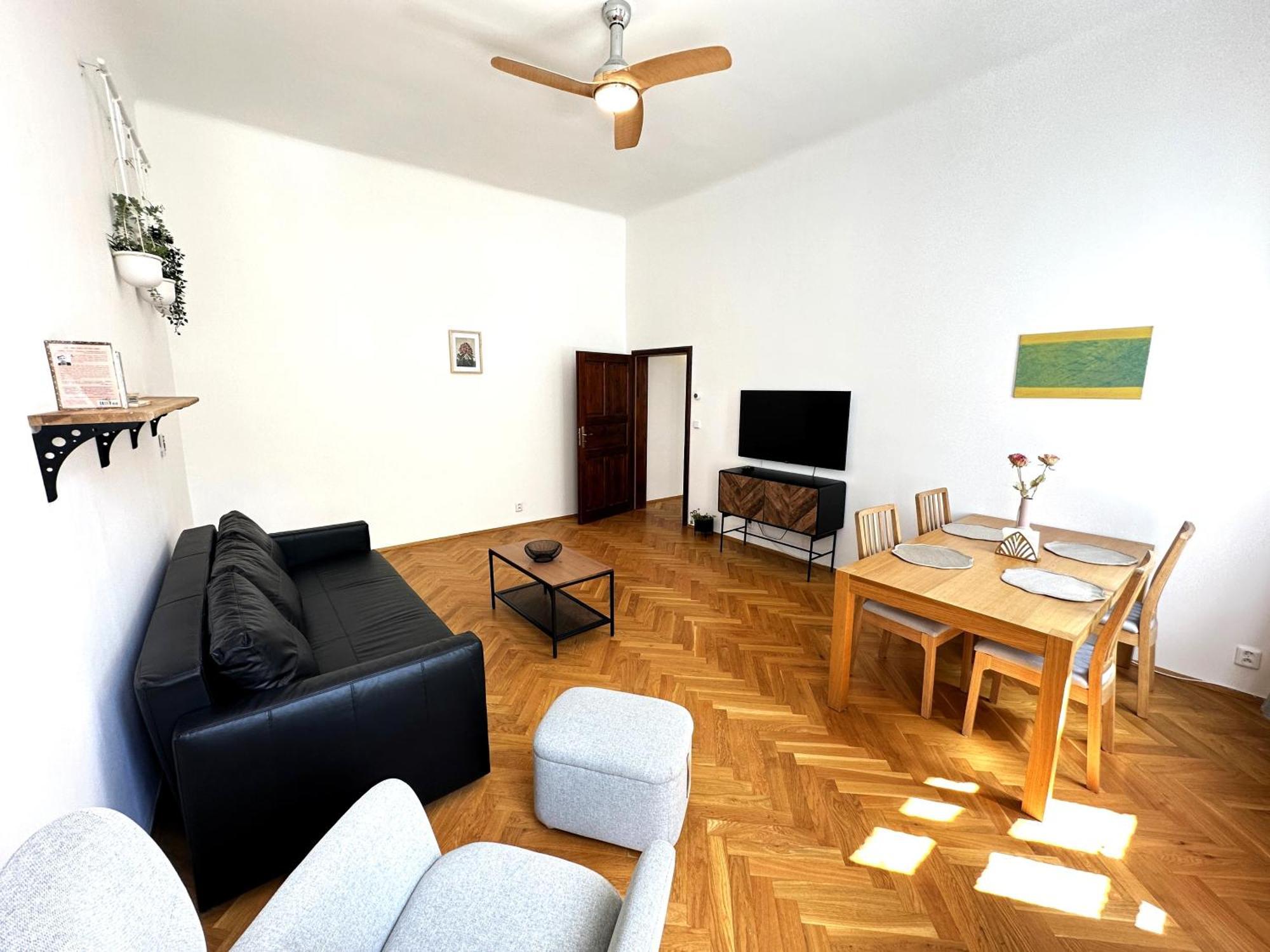 Black Eagle Apartments Прага Экстерьер фото