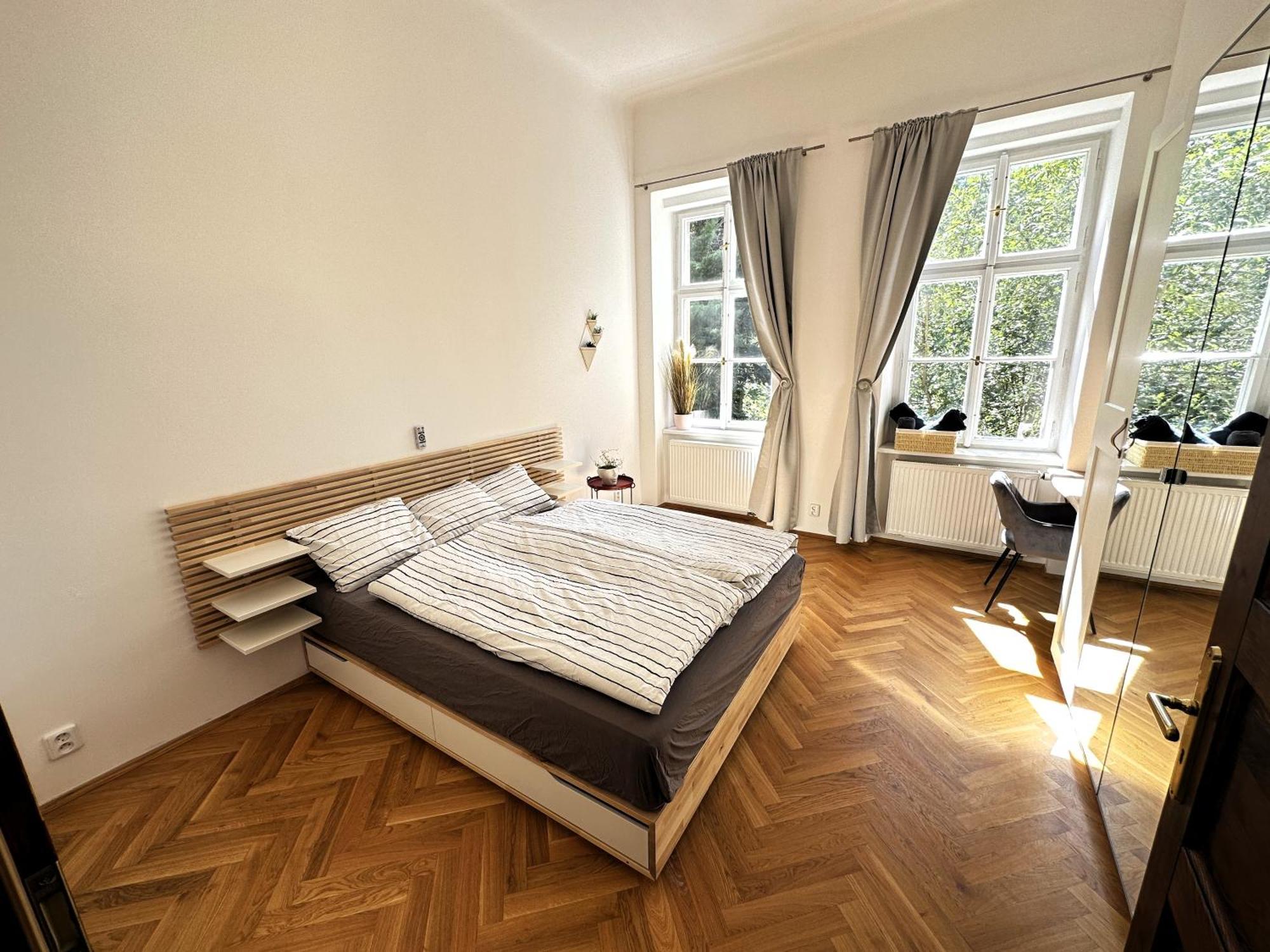 Black Eagle Apartments Прага Экстерьер фото