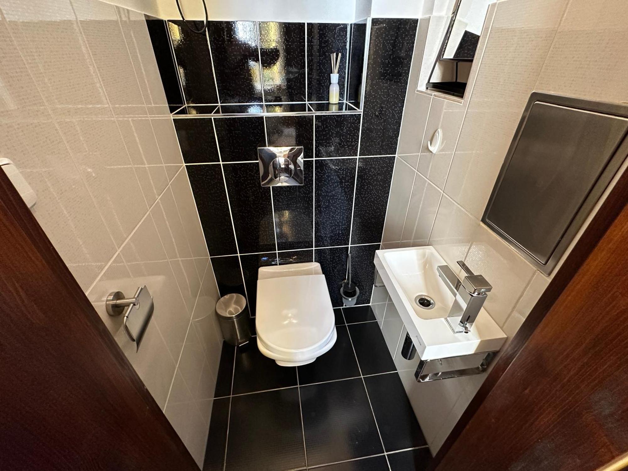 Black Eagle Apartments Прага Экстерьер фото