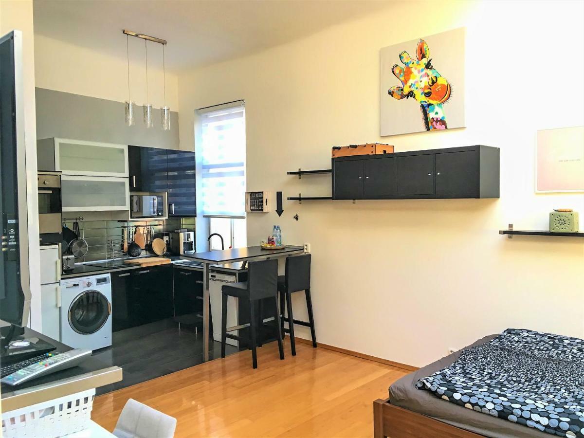 Black Eagle Apartments Прага Экстерьер фото